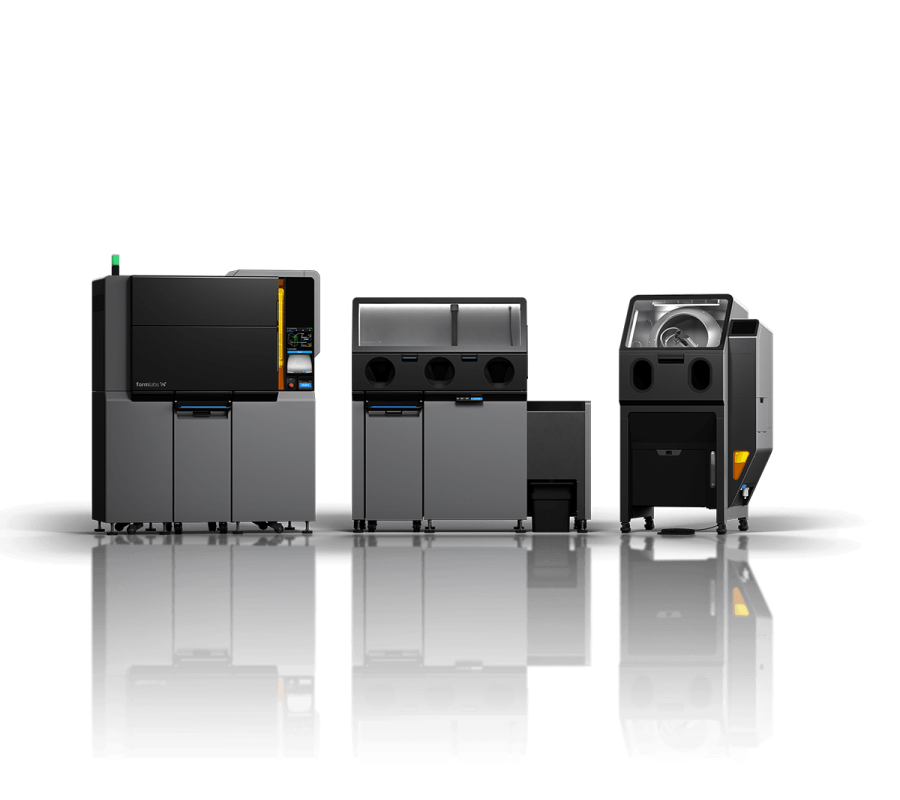 Ekosystem Formlabs Fuse X1 – drukarka SLS, Fuse Sift i Fuse Blast na czarnym tle