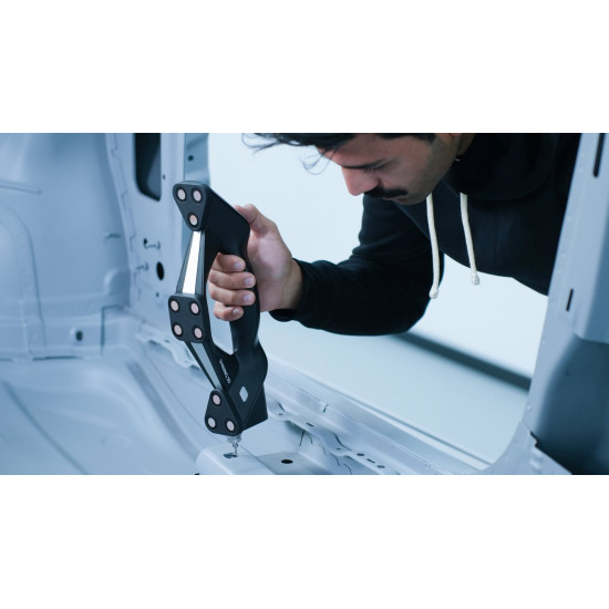 Оптична 3D вимірювальна система FreeScan Trak ProW