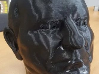 Чоловіча голова надрукована на 3D-принтері KLEMA 250 FDM