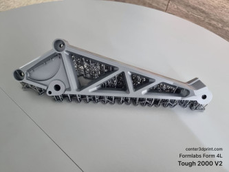 Крупноформатний 3D-друк інженерного кронштейна на Formlabs Form 4L зі смоли Tough 2000 V2