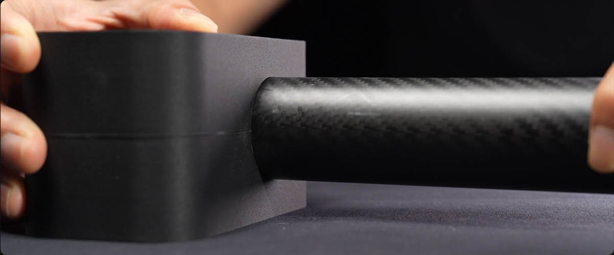 3D-принтер, який завдяки функції автоматичної компенсації отворів/контурів мінімізує допуски друку, забезпечуючи точність розмірів на рівні машинобудівного цеху.