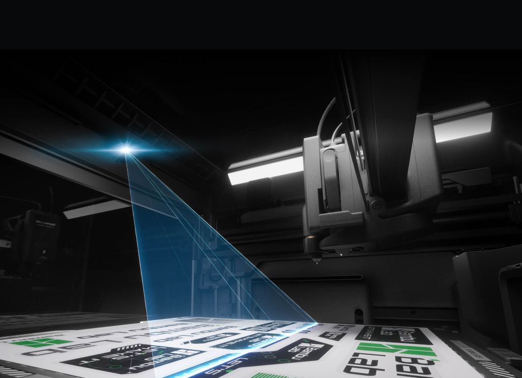 Вид с камеры BirdsEye, показывающий путь лазера на материале