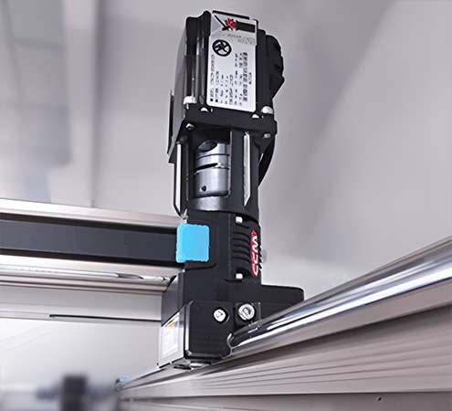 CreatBot D1000 Pro HS robust linear rails and servo motors ensuring precise, consistent motion and preventing deflection.