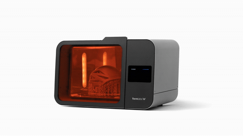 Cure L V1 is equipped with a rotating glass table so that UV light