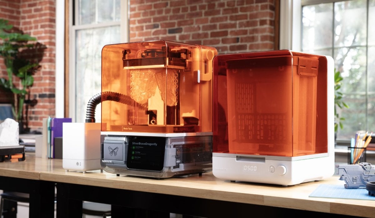 Formlabs VOC Extractor — external air filtration system connected to a Formlabs SLA 3D printer