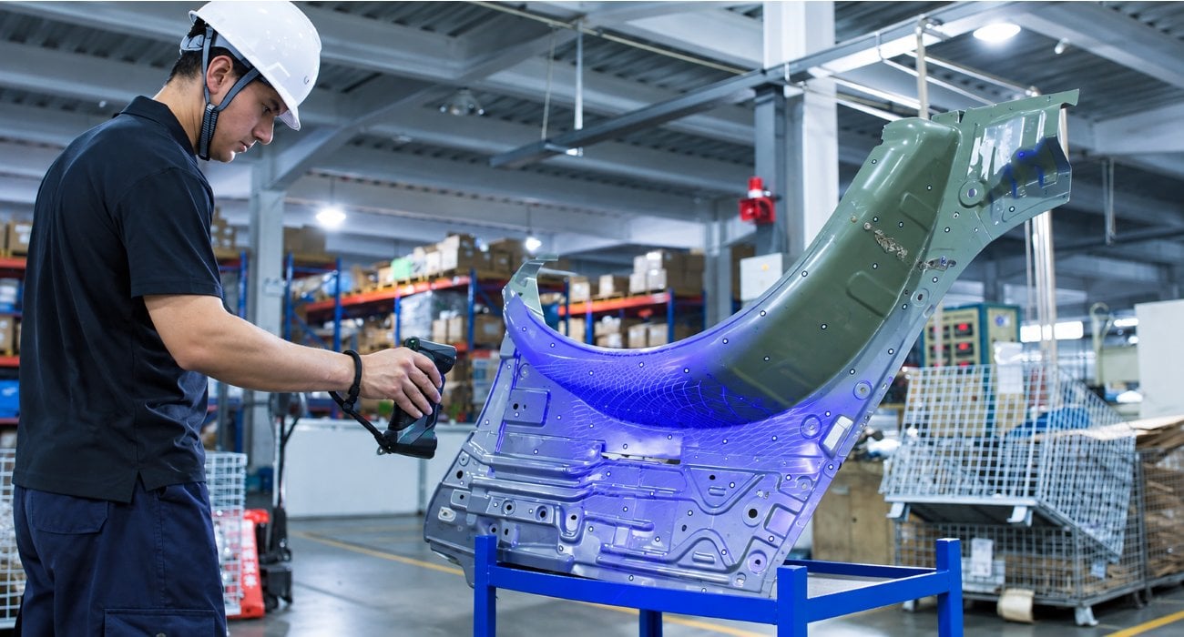SHINING 3D FreeScan Combo+ Wireless scanning a large metal part