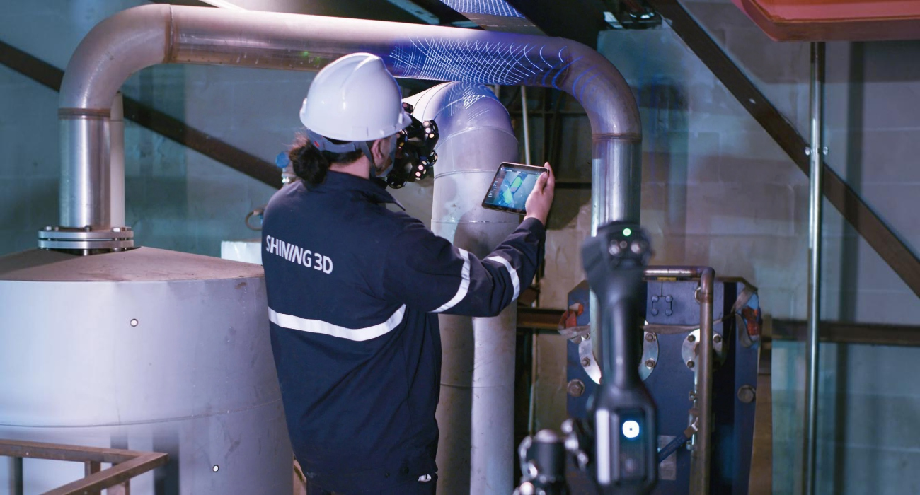 Shining 3D FreeScan Trak Nova+ wireless scanning of a pipeline