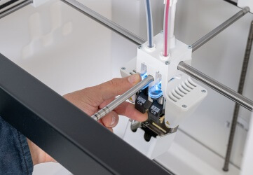 Міцний та надійний 3D-принтер UltiMaker S8 Secure, символ довгострокової підтримки.