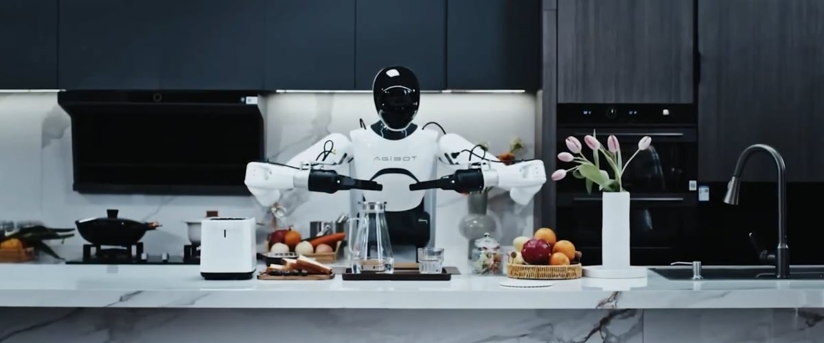 AgiBot X2 REC під час виконання маніпуляцій з предметами на кухні