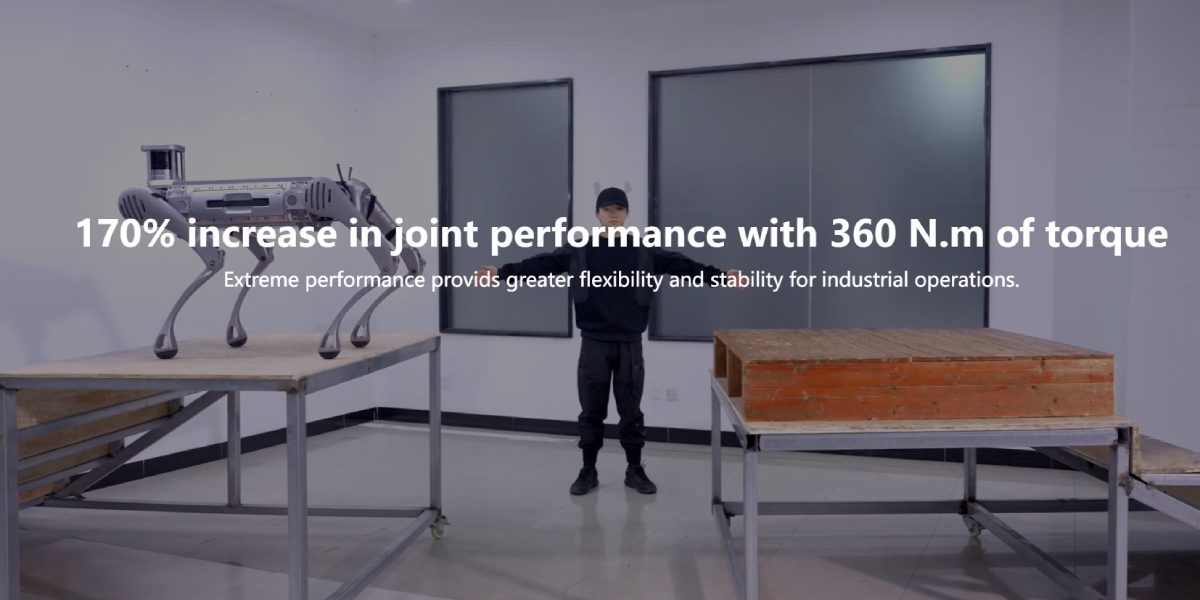 Pies-robot Unitree B2 w otoczeniu przemysłowym