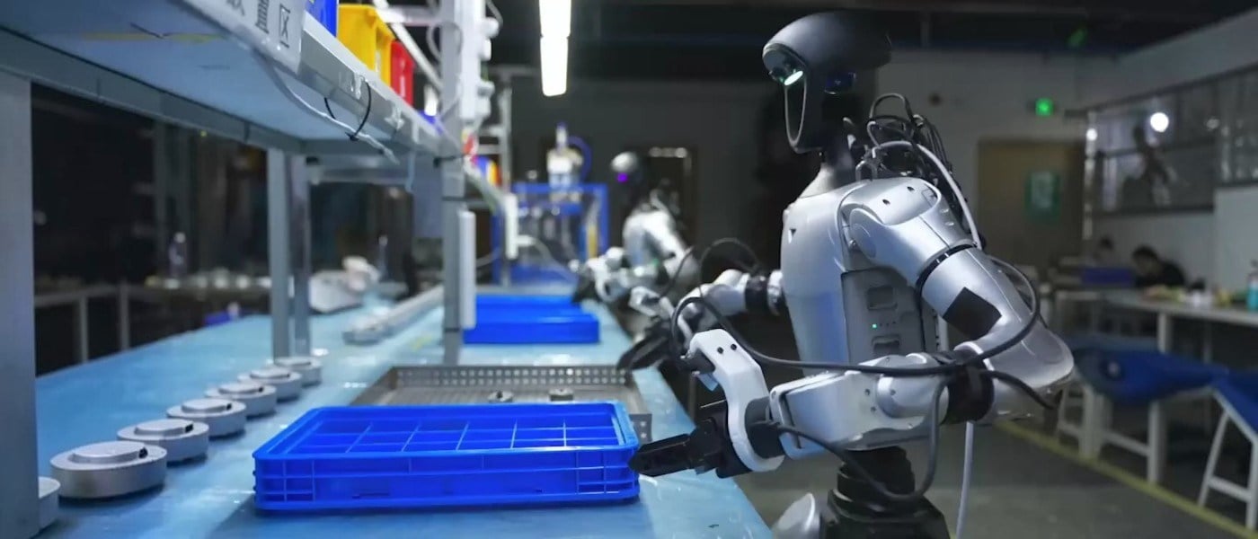 Unitree G1-D arbeitet mit Containern auf einer Produktionslinie