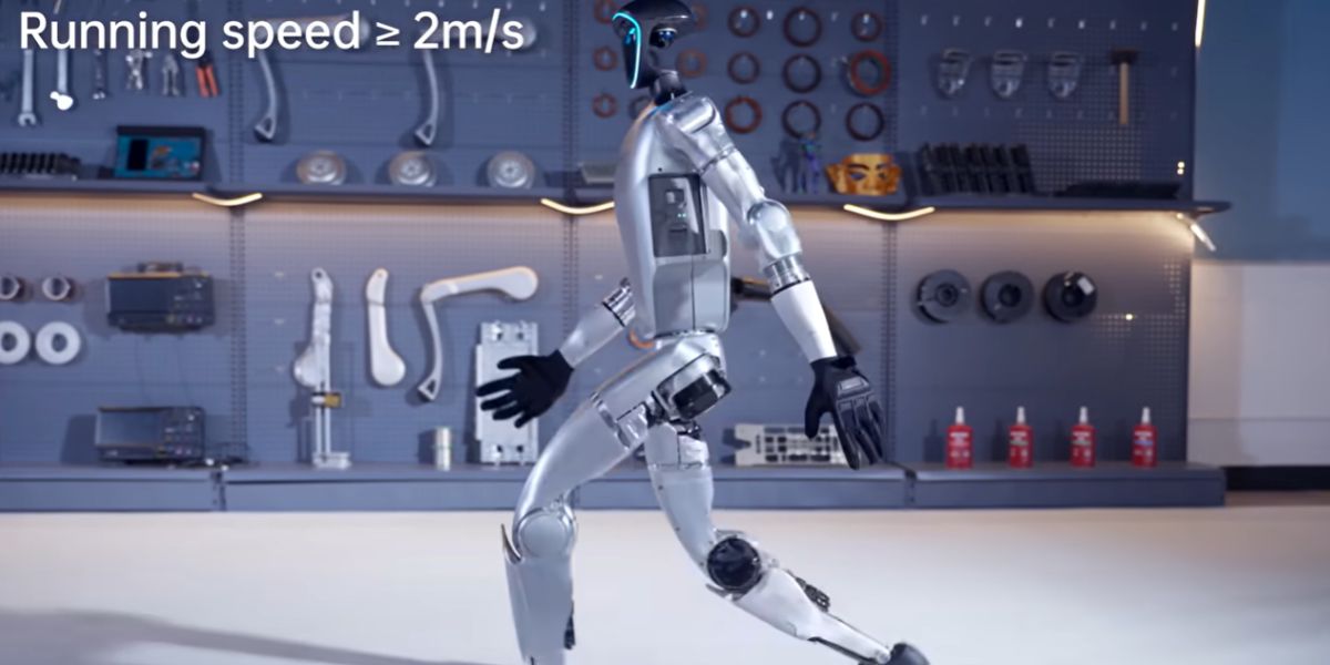 Робот гуманоїд Unitree G1 Edu Flagship D-U6, фото в русі