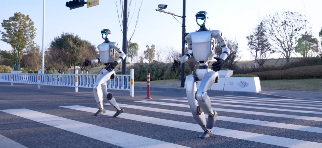 Unitree G1 Edu Pro — humanoid robot with robotic hands for precise object gripping