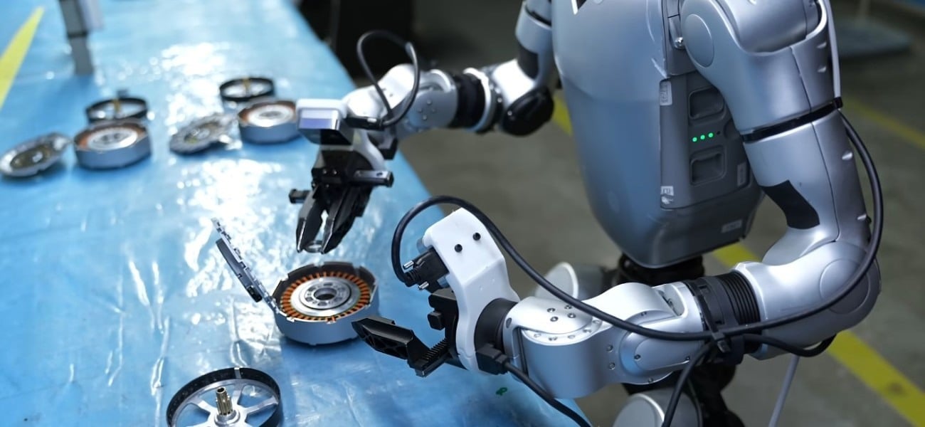 Unitree G1 Edu Pro führt präzise Montage mechanischer Komponenten durch