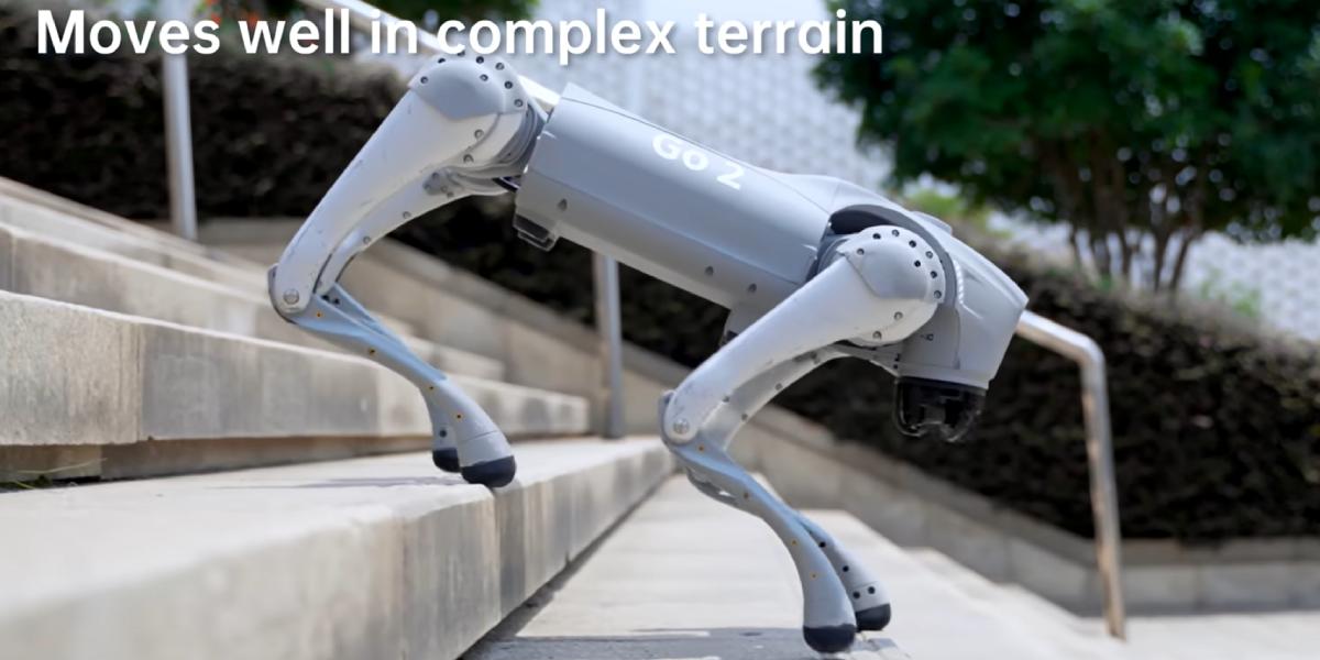 Робот-собака спускається сходами