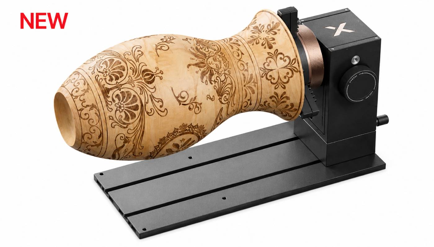 Drehmodul xTool RA3 Lite für die Gravur von Vasen komplexer Formen.