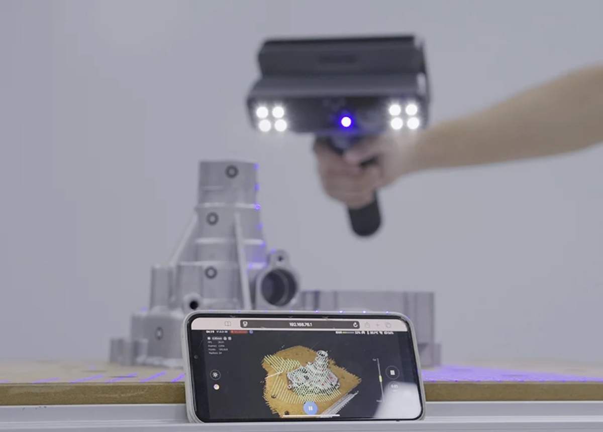 SHINING 3D EinScan Rigil 3D scanner in operation