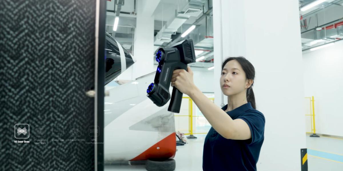 FreeScan Omni Handheld 3D Scanner, photo in use