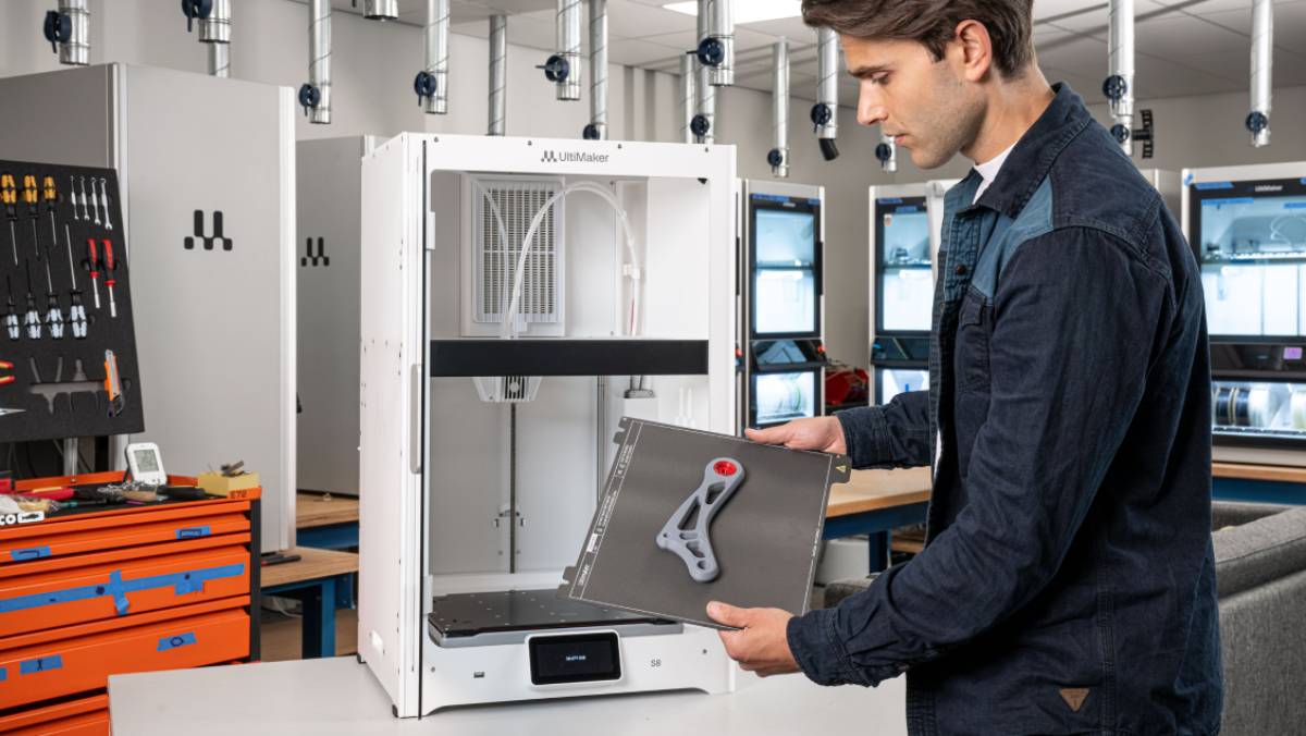UltiMaker S8: гнучка пластина полегшує зняття готової моделі