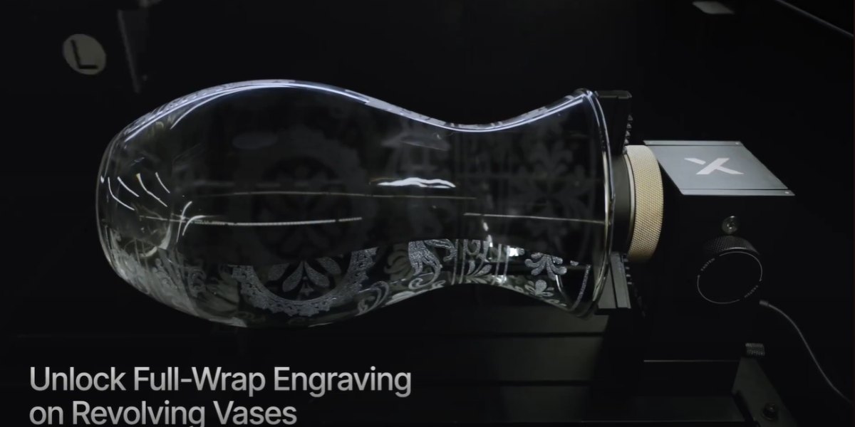 xTool RA3 поворотний модуль для лазерного верстата, фото в роботі