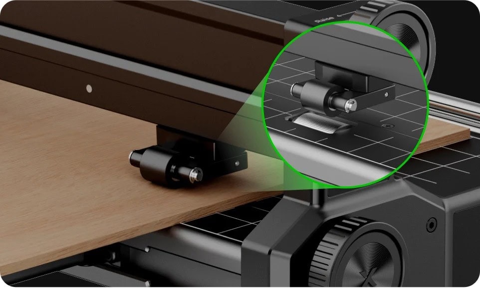 Автоматичний конвеєр xTool P2 - Натискаючі колеса, висока стабільність