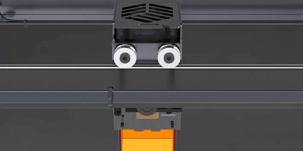 xTool D1 10W - Industrial class all-steel wheels and shaft